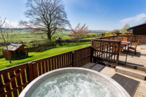 Douglas Fir Lodge with Hot Tub near Cupar Fife